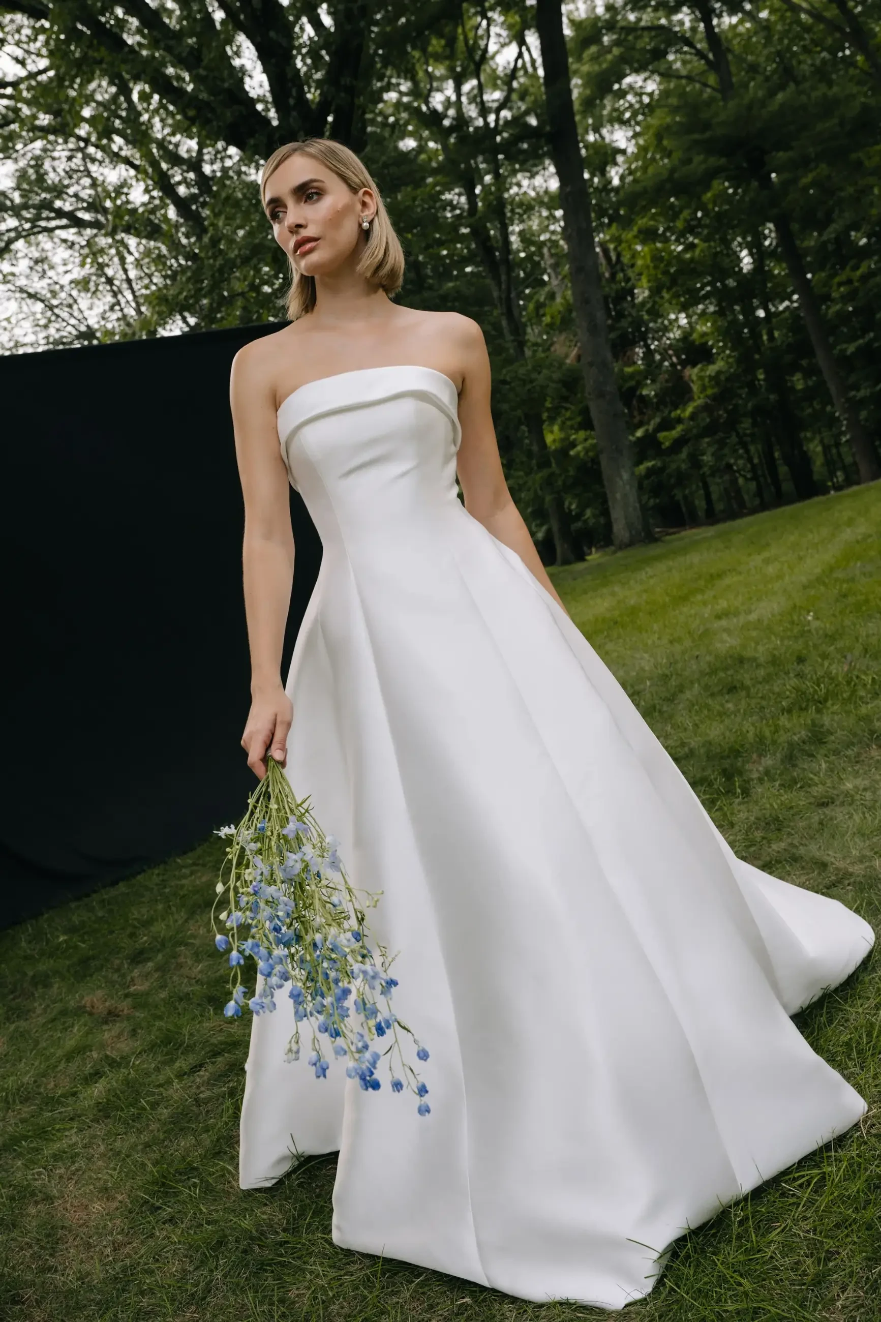 How to Coordinate Your Bridal Look With Your Wedding Theme Image